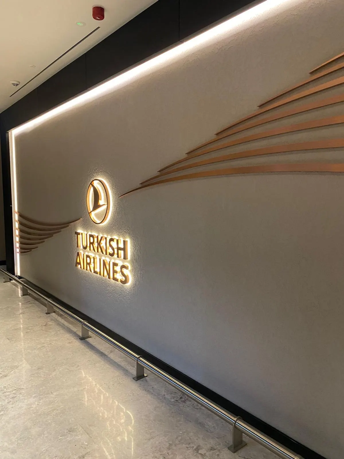 TURKISH AIRLINES CIP LOUNGE - WhatsApp Image 2026-04-24 at 00.01.30 (1)